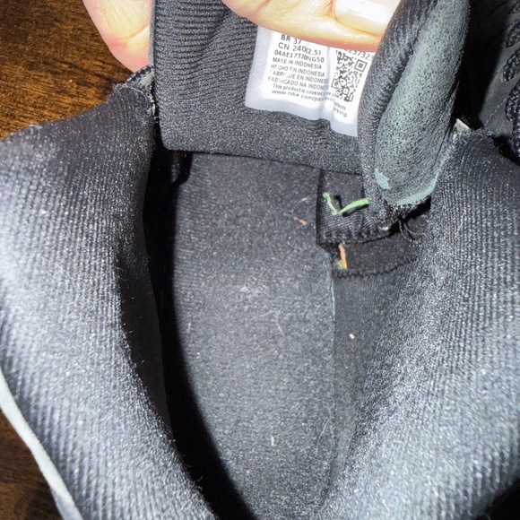 Nike Air Jordan 12 Retro GS Black Taxi 153265-071 Size 6Y Sneakers Black Yellow - Picture 9 of 10